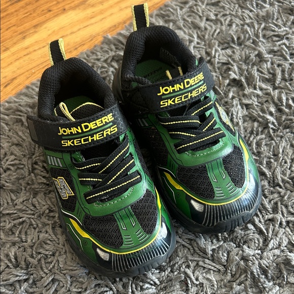 Skechers x John Deere Boys' Green Velcro Sneakers Size 8 - Picture 2 of 12